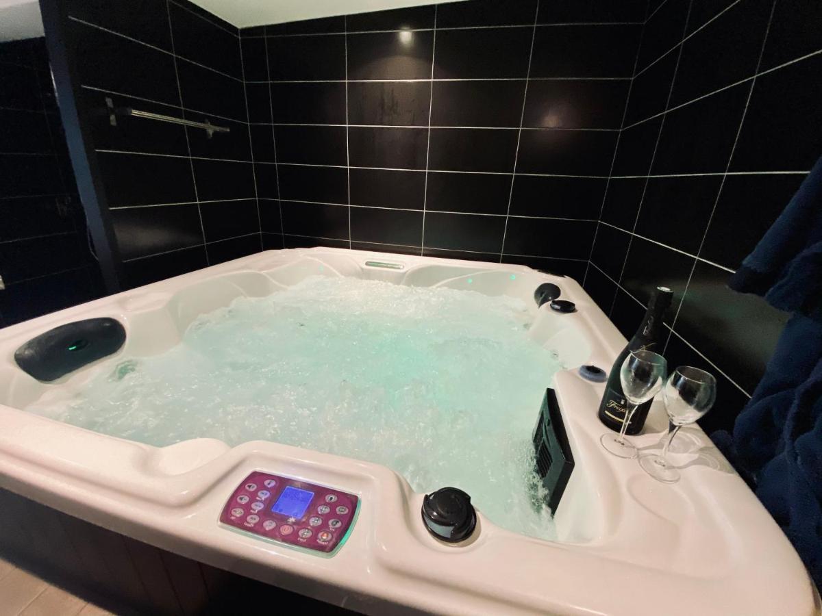 Ferienwohnung Escapade Romantique - Jacuzzi Et Parking Prive - 002 Rouen Exterior foto