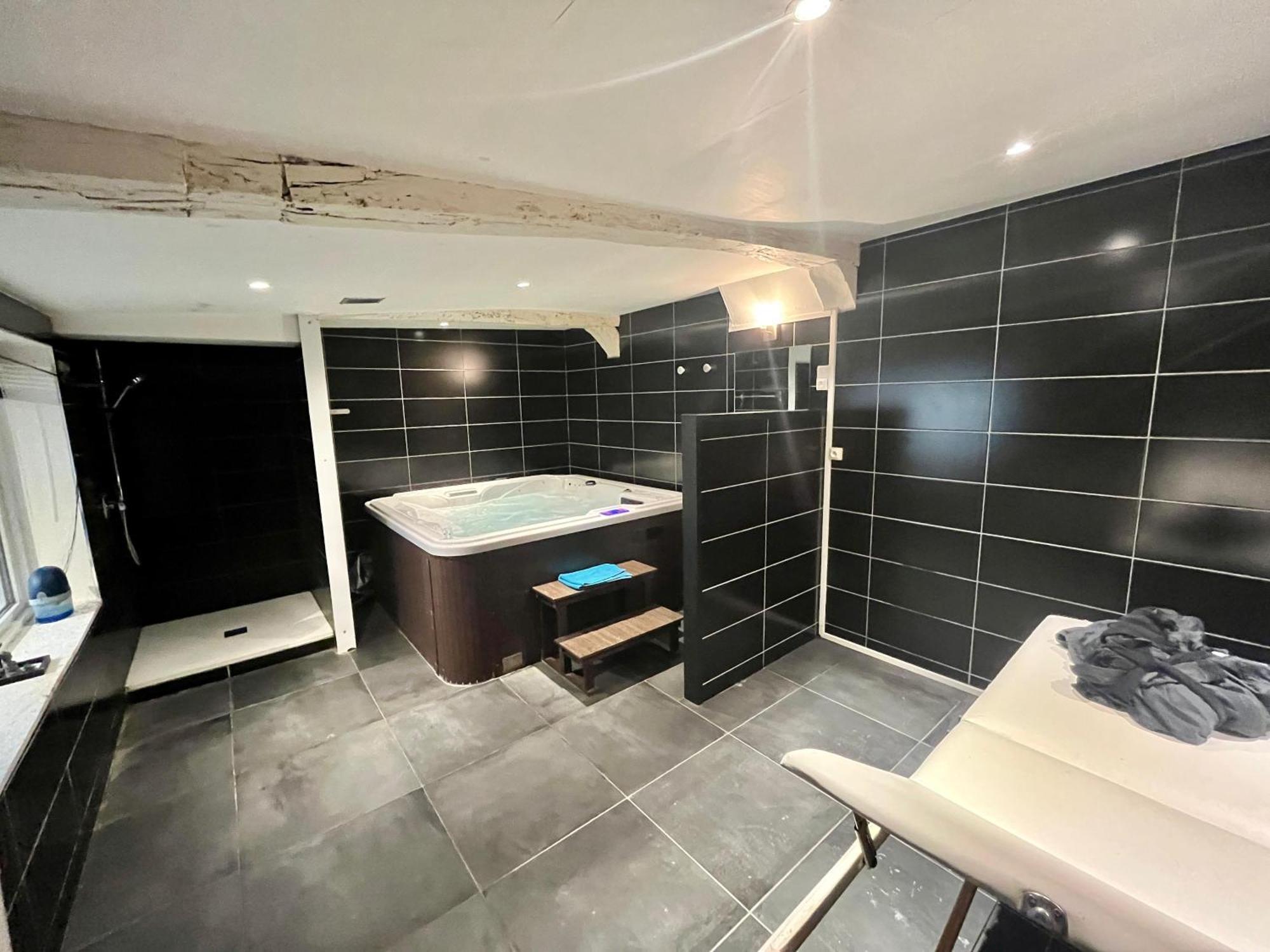 Ferienwohnung Escapade Romantique - Jacuzzi Et Parking Prive - 002 Rouen Exterior foto